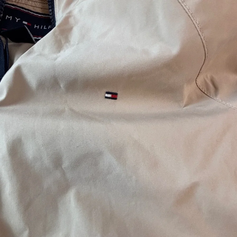 Tommy Hilfiger Mens Small Beige Hooded Windbreaker Jacket Mesh Lined Full Zip